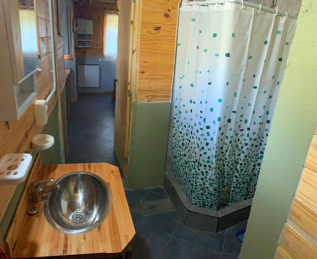 Bathroom 2, Carelhue, Cushamen