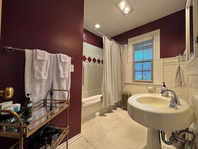 Bathroom 3, Cecil Bacon Manor, Seattle