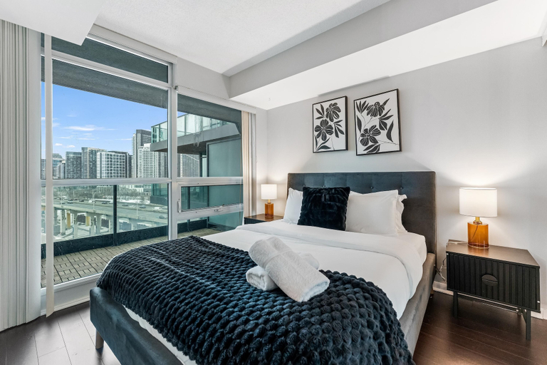 Room 3, The Bayview - Downtown Toronto, Toronto