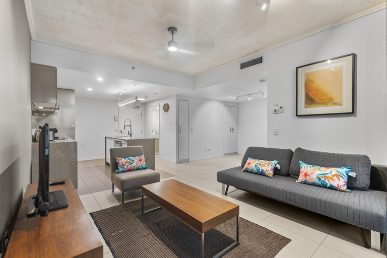 Shared lounge/TV area, Stylish Apartment with Balcony and Pool, Hamilton