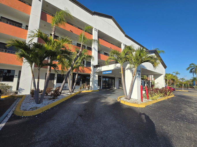 Exterior & Views 2, Stay Inn & Suites, Lee