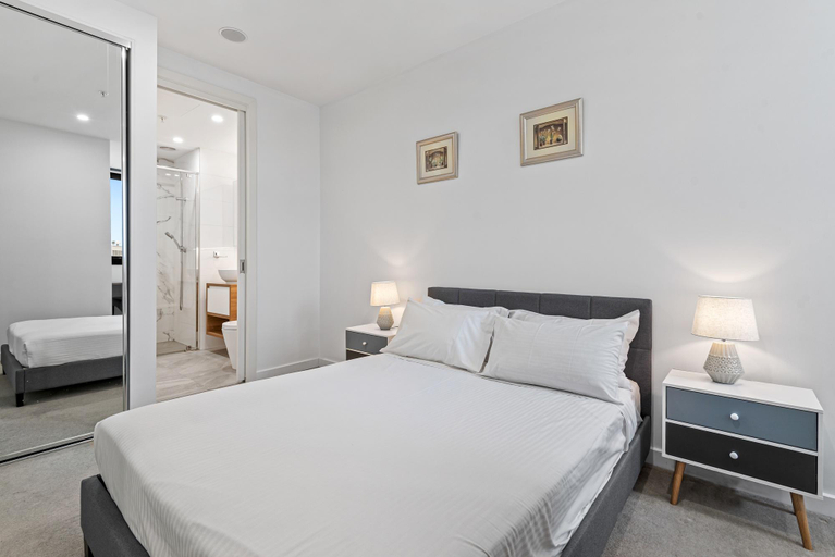 Bedroom 4, Spacious 2-Bed Apartment in Hughesdale, Melbourne