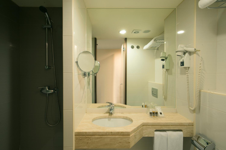 Bathroom 4, TURIM Luxe Hotel, Lisbon