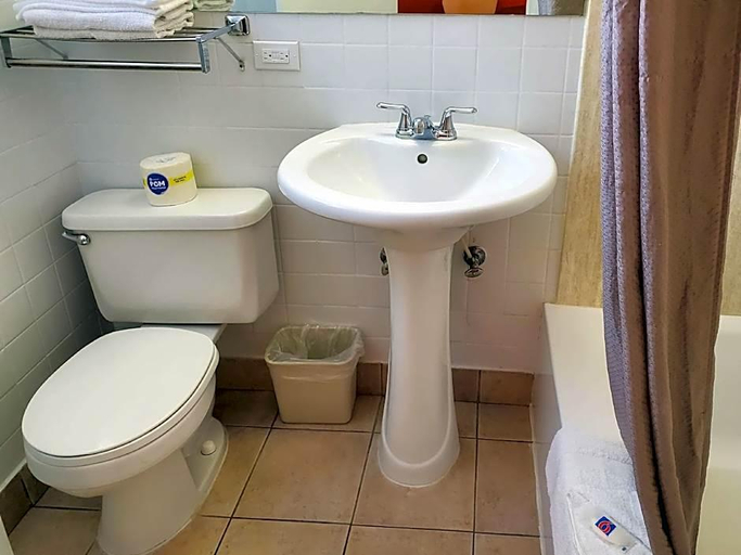 Bathroom, Motel 6 Canon City CO, Fremont