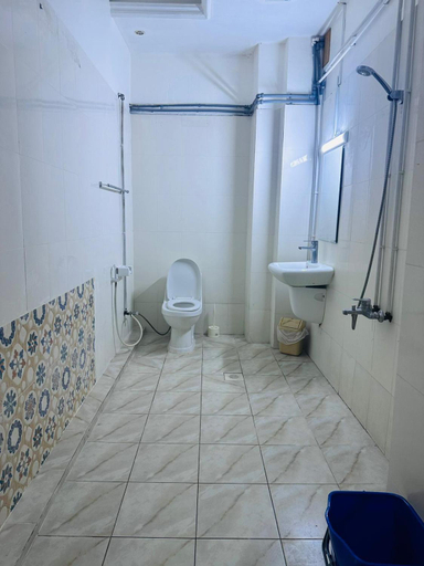 Bathroom 3, Bab Al Bahrain Hotel, Manama