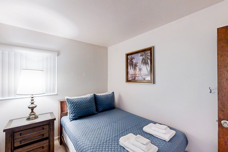 Room 4, Dog-friendly Canal-front Home Near Lake Jackson With Water Views, Grill, Firepit, Highlands