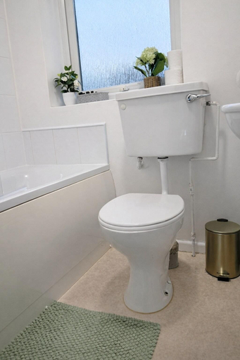 Bathroom 4, 2 Bed Home - Parking for 2, Wifi & Garden, Nottingham