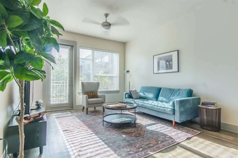 Living area 2, Boulevard Stays - Richardson, Collin