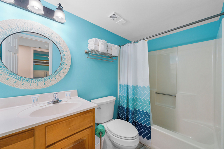 Bathroom 3, Phoenix II Beachfront Condos, Baldwin