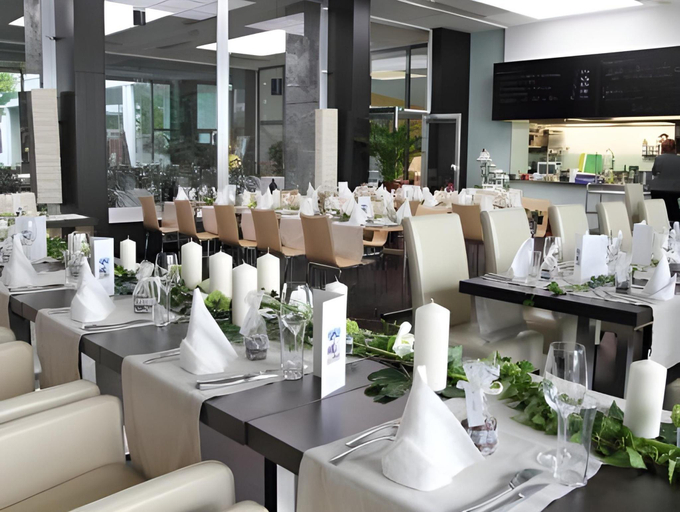 Food & Drinks 4, College Garden Hotel, Baden