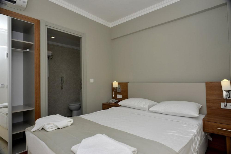 Bedroom 4, Anadolu Hotel Bodrum - All Inclusive, Bodrum