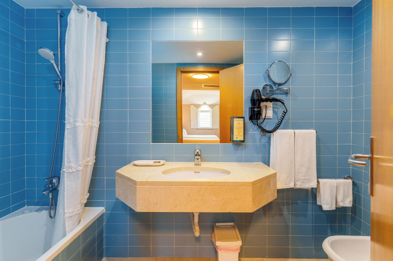 Bathroom 5, Cascais Hotel, Cascais