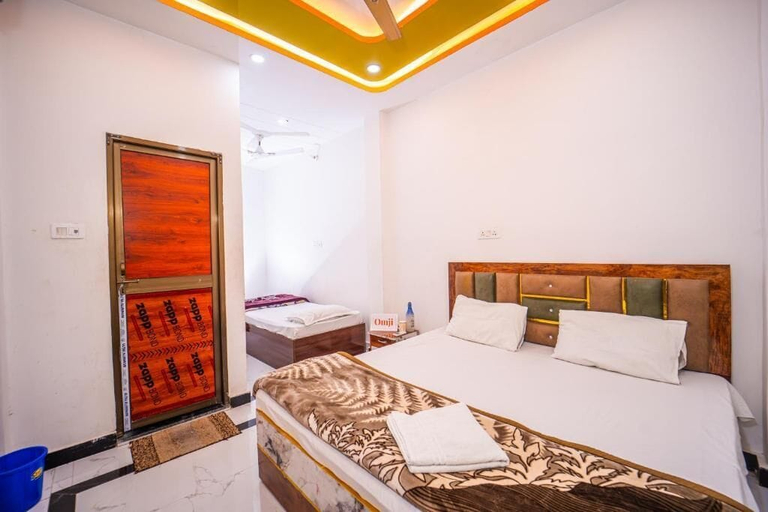 Room 4, Omji Ashram- Dwarika Bhawan, Faizabad