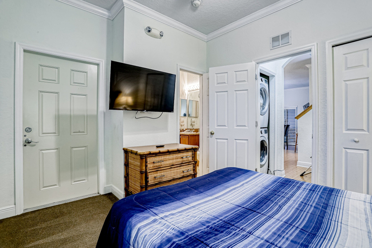 Room 5, Townhouse Near Theme Parks & Shopping With Pool Access, Polk