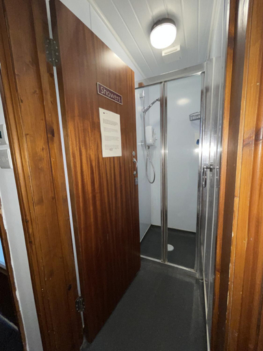 Others 5, Hotel Meridiana, London