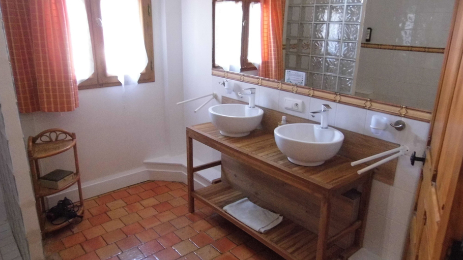 Bathroom 5, Le Manoir de la Maison Blanche, Indre-et-Loire