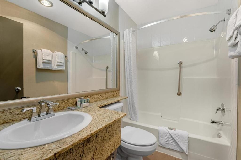 Bathroom 4, Best Western King George Inn & Suites, Greater Vancouver