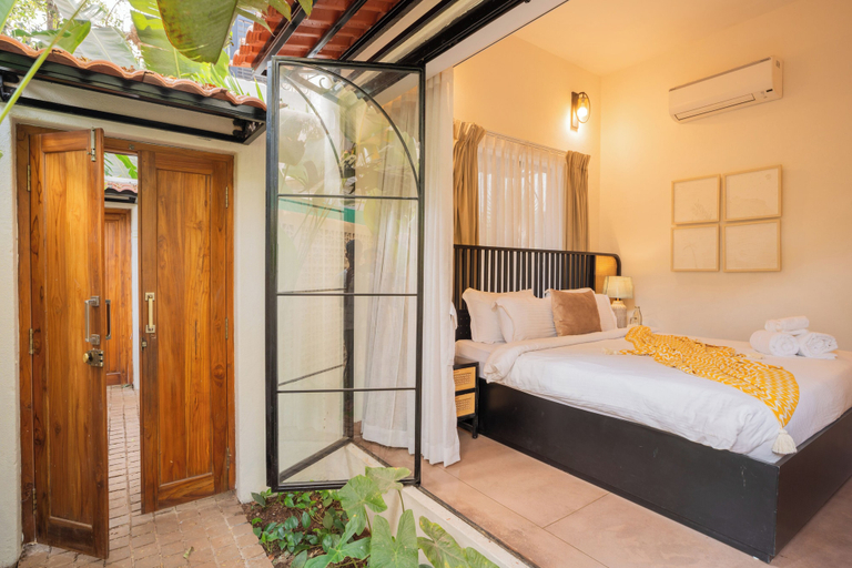Room 2, ELIVAAS Bogenvilla Luxe 3 BHK Villa, North Goa
