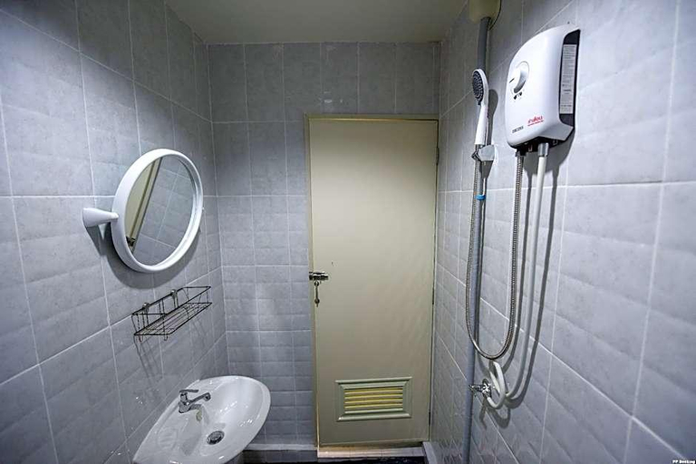 Bathroom 4, Kitty Guesthouse, Mueang Krabi