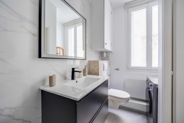 Bathroom, Modern Apartment 1BR/4P - Levallois, Hauts-de-Seine