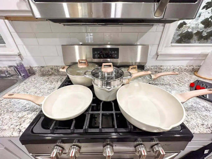 Private kitchen 2, Albany Value Stay Near Universities, Hospitals 4 Bedroom Home, Albany