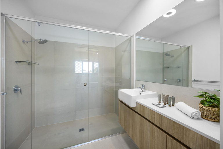 Bathroom 2, Bright Townhouse Near Maroochydore Beaches, Maroochy - Maroochydore