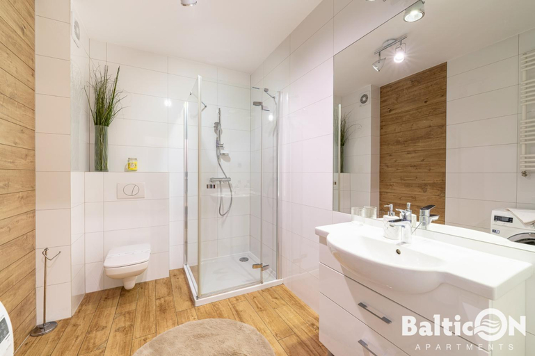 Bathroom, Apartamenty BalticON Solna 11, Kołobrzeg