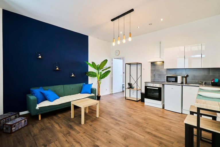 Room 4, En d Placement Wifi 10 Minutes de la Gare, Nord