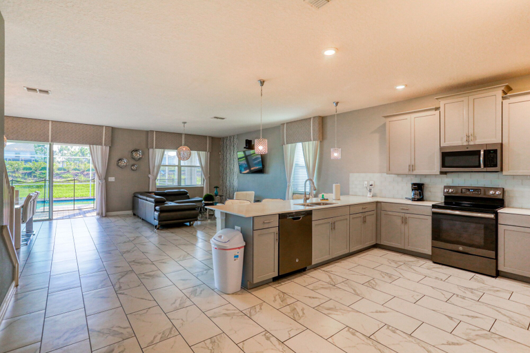 Private kitchen 5, Spacious Home With Private Pool, Clubhouse - Near Theme Parks, Osceola