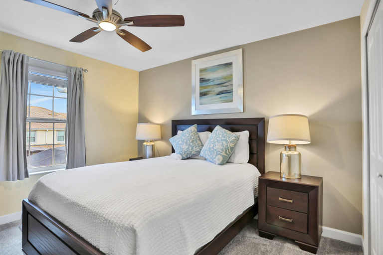 Room 4, Modern Luxury Townhome With hot tub & Private Pool - Near Theme Parks, Osceola