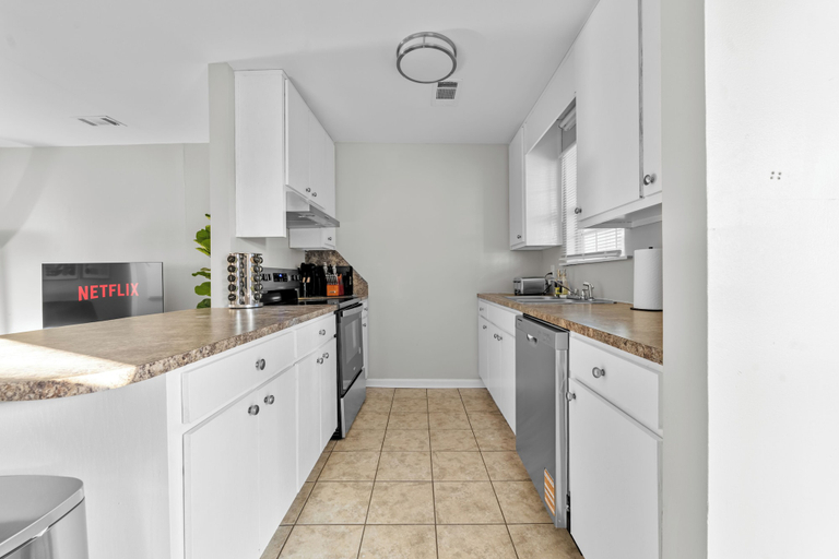 Private kitchen 2, 1Br 1Bath Long Stays Near Fort Moore, Muscogee