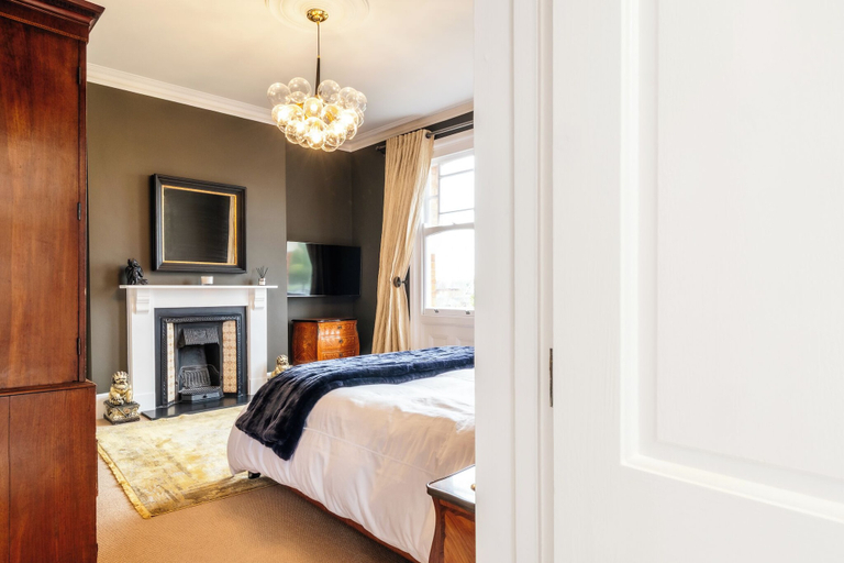 Room 5, Beautiful 5 Bedroom Home in Evesham, Worcestershire