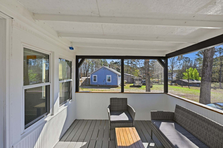 Terrace/patio 5, Peaceful Stay Near Wake Forest 2 Bedroom Home, Franklin