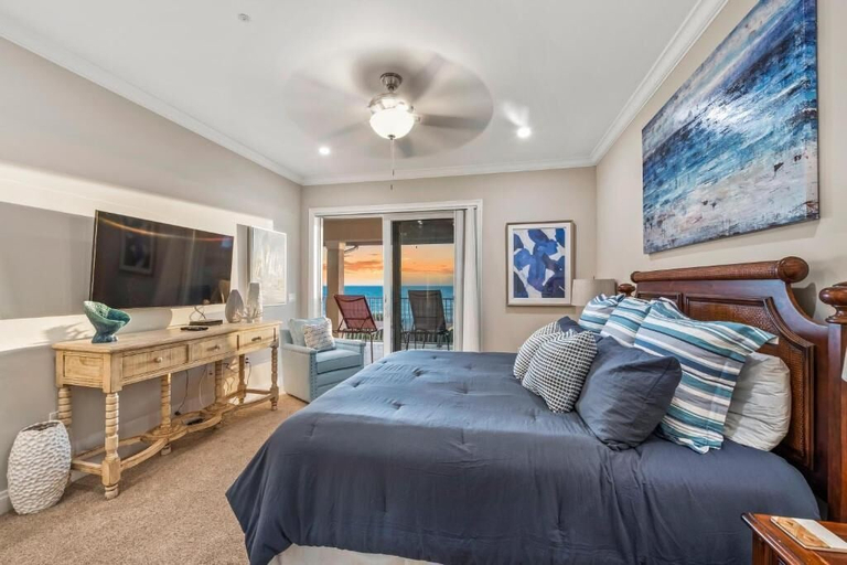 Room 4, Oceanview 3B Condo w Beach Access Heated Pool, Manatee