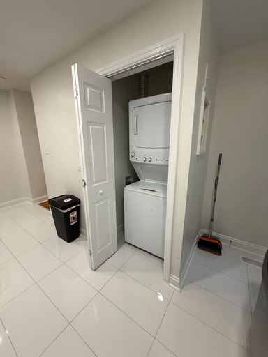 Room 5, New Cozy Durham 2 Bedroom Home A, Durham