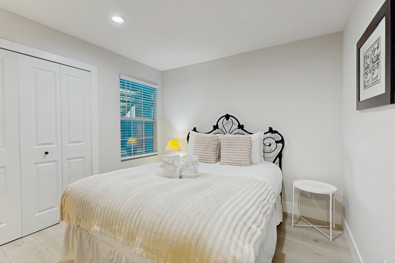 Room 4, Beautiful Home Boasting Entertainment for Everyone With Wifi, Osceola