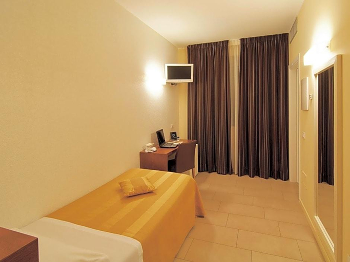 Bedroom 3, Cluentum, Macerata