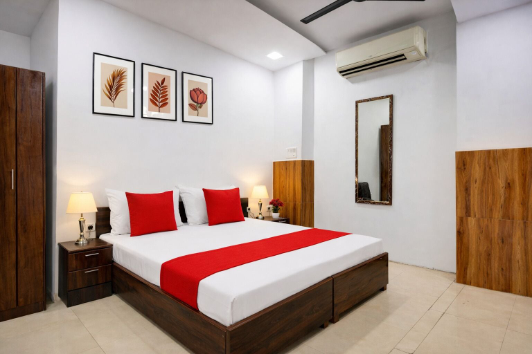 Room 4, Mauryan Express Hotel Lajpat Nagar, Delhi