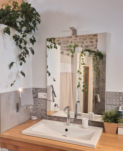 Bathroom 3, La Maison de Fleurat, Creuse
