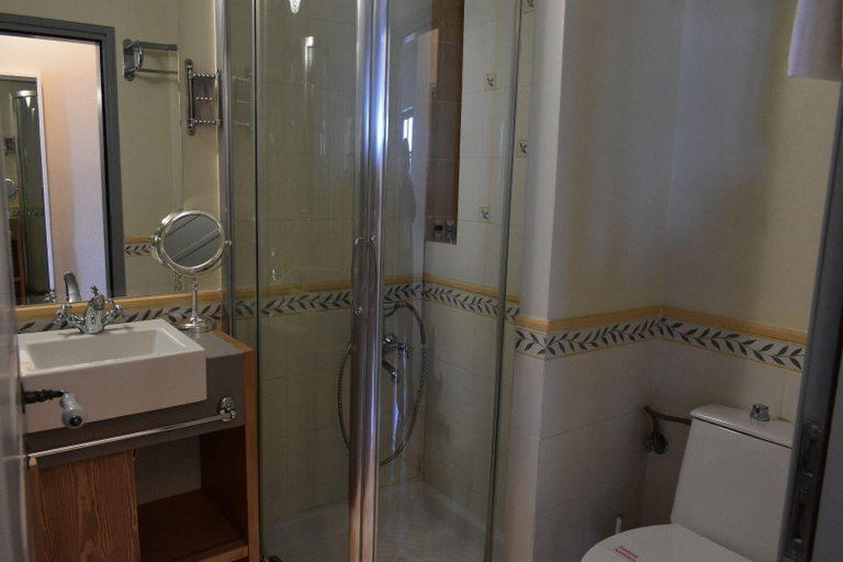 Bathroom 5, KIRIAKI GUESTHOUSE & SUITES, Central Greece