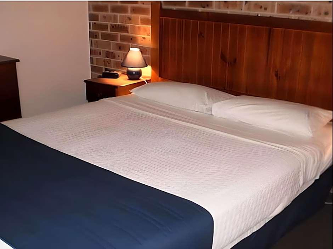 Bedroom 5, Lake Haven Motor Inn and Palms Restaurant, Wyong - North-East