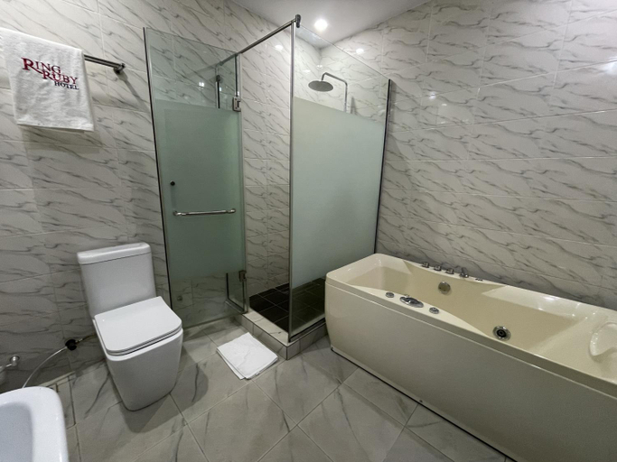 Bathroom 3, Ringruby Hotel, Oladipo Bateye, Mushin