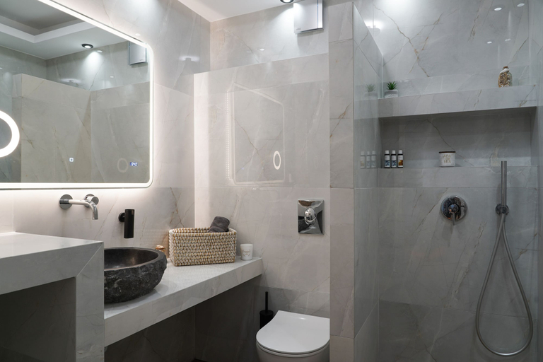Bathroom 4, APADEMIA SKYROS, Central Greece