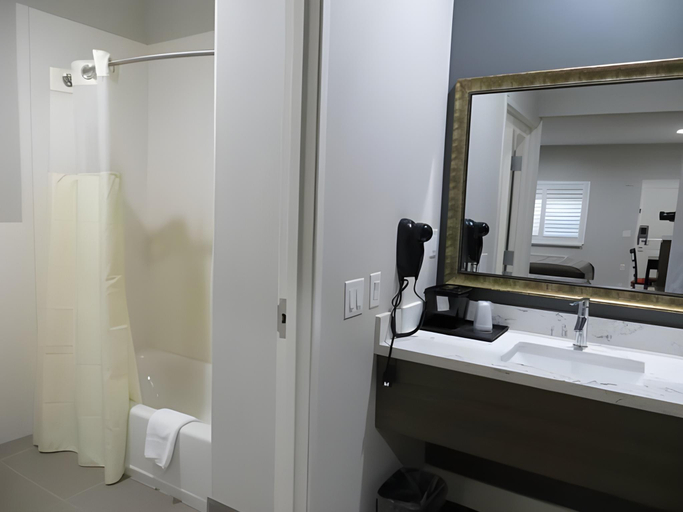 Bathroom 5, Grand Villa Inn Suites Westchase, Houston