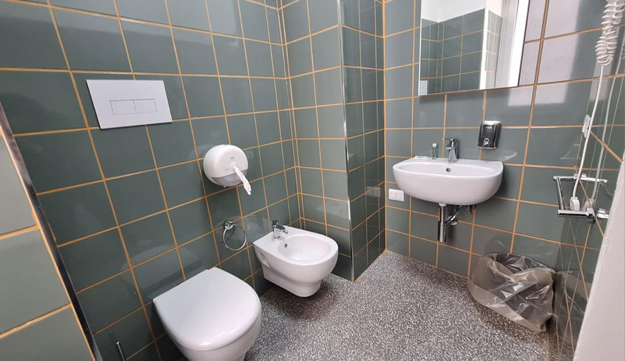 Bathroom 4, La Controra Hostel Naples, Napoli