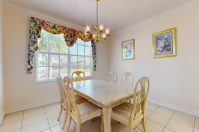 Room 3, Easy-to-reach Home With Private Screened Pool, Lanai, & AC - Snowbird-friendly, Osceola
