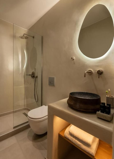 Bathroom 5, Galation, South Aegean