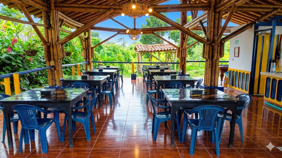 Outdoor dining, Finca Hotel La Herencia Cafetera, Montenegro