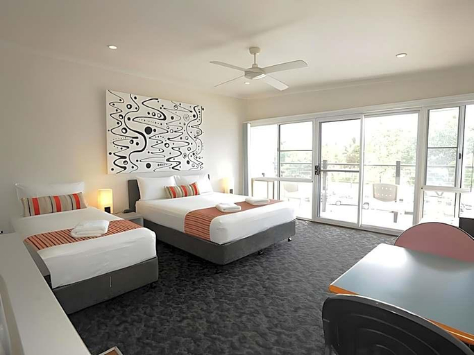 Bedroom 5, Shoredrive Motel, North Ward-Castle Hill