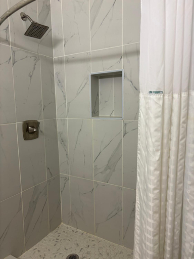 Bathroom, Deluxe 6 Inn Suites, Cameron